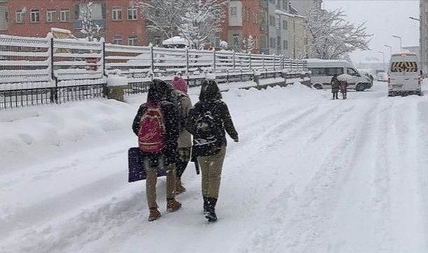 BAKAN AÇIKLADI.. OKULLAR TATİL!