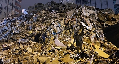 CUMHURBAŞKANI ERDOĞAN'DAN DEPREM AÇIKLAMASI: 912 ÖLÜ, 5385 YARALI