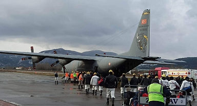 MADENCİLER ASKERİ UÇAKLA DEPREM BÖLGESİNE UÇTU