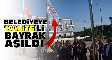 Belediyeye 'Kalite'li bayrak asıldı