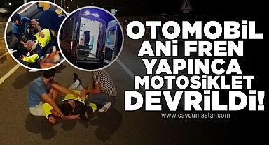 Otomobil ani fren yapınca motosiklet devrildi! 1 yaralı