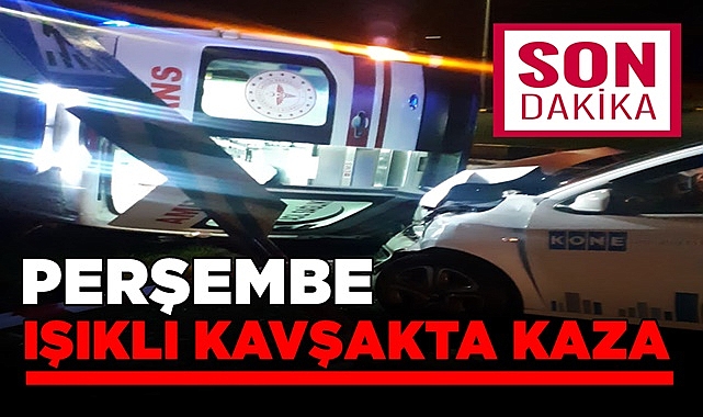 Perşembe ışıklı kavşakta ambulans devrildi