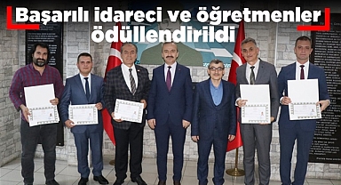 Başarılı idareci ve öğretmenler ödüllendirildi