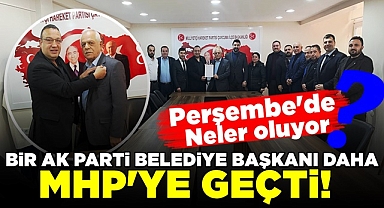Bir Ak Parti Belediye Başkanı daha MHP'ye geçti! 