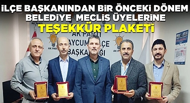 Belediye meclis üyelerine teşekkür plaketi