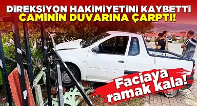 Direksiyon hakimiyetini kaybetti, caminin duvarına çarptı!