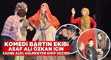 Komedi Bartın ekibi Asaf Ali Özkan için sahne aldı, gülmekten kırıp geçirdi!
