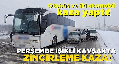 Perşembe ışıklı kavşakta zincirleme kaza!